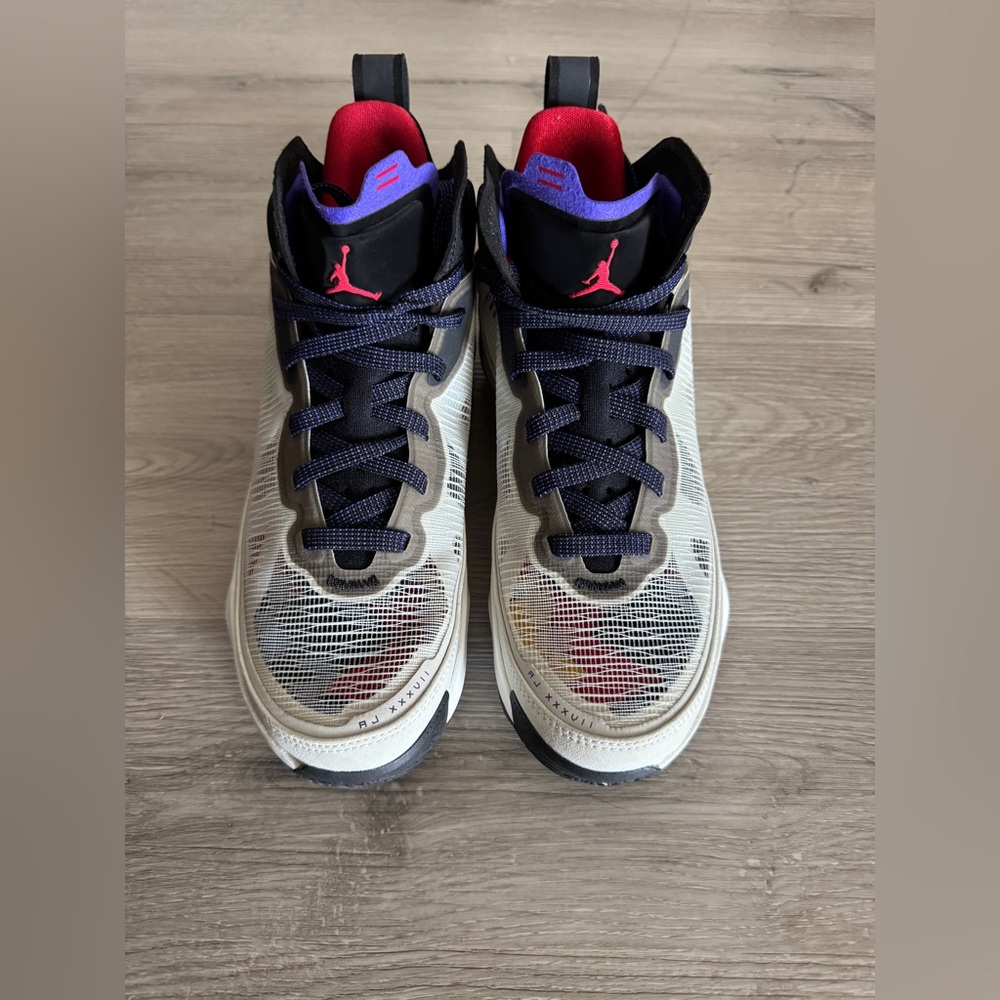 Kids Nike Air Jordan 37- almost brand new! Size 5